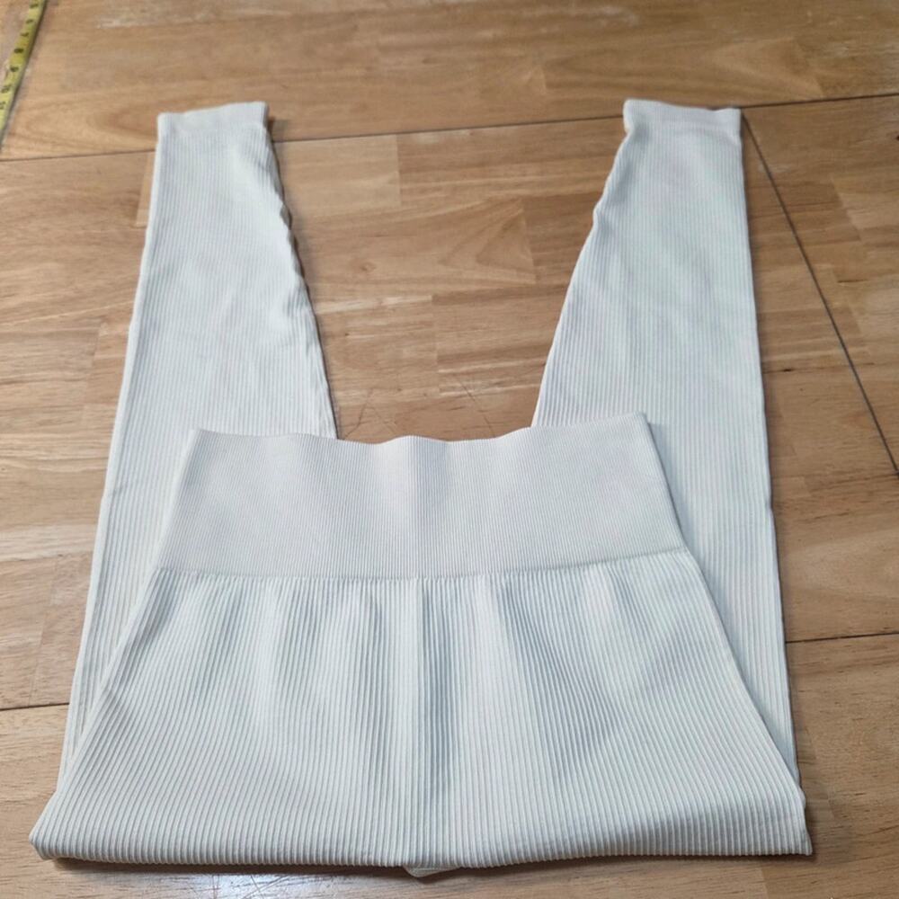 Clean Girl Ribbed Seamless Leggings Cream High Waist Pilates OQQ Small NWOT